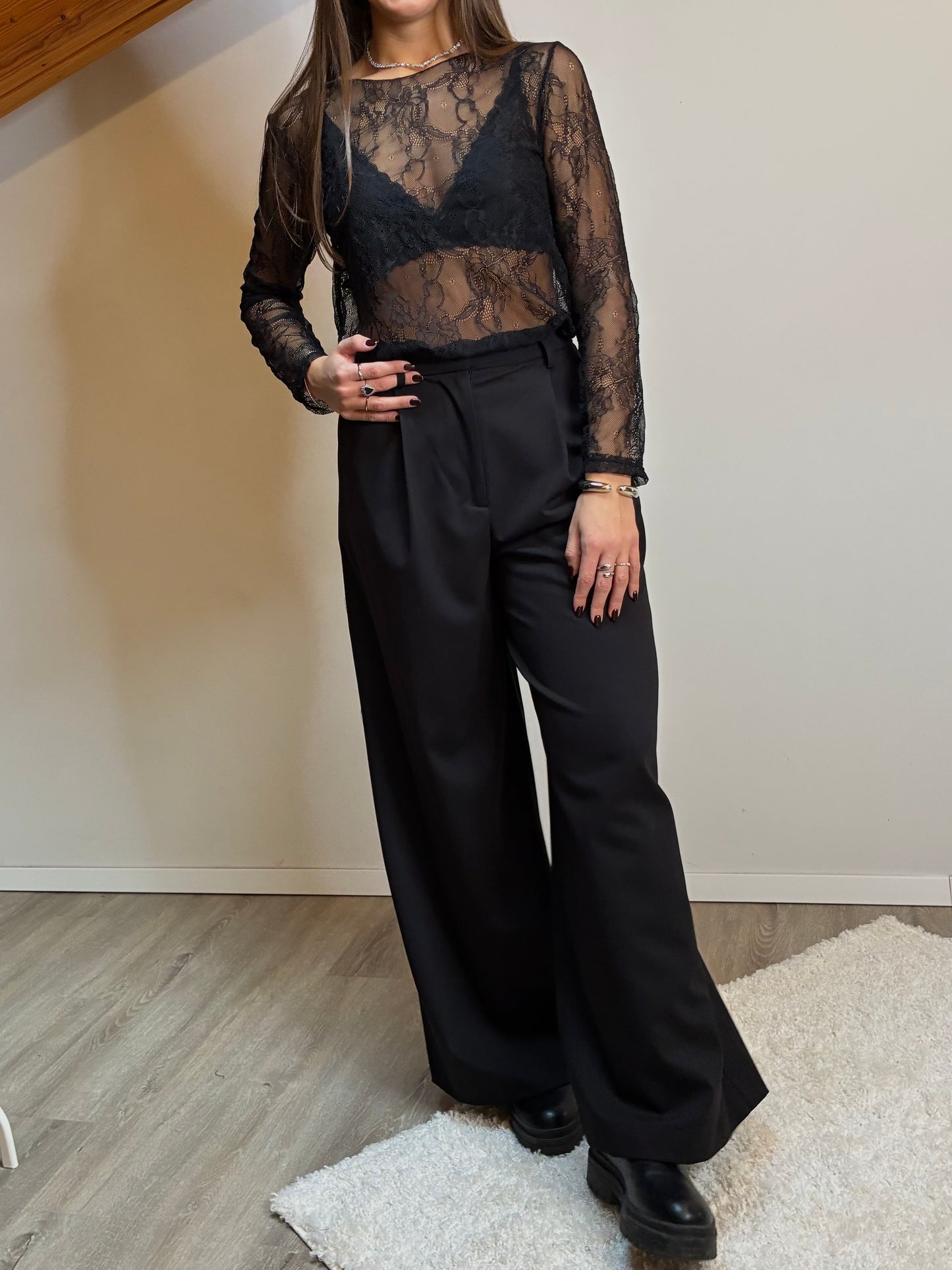 Maglia in pizzo nera