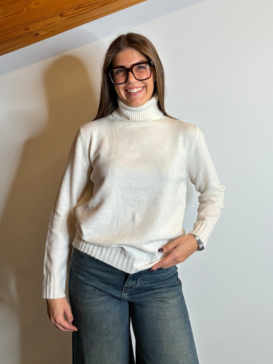 Pullover soft collo alto panna