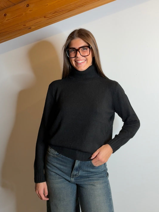 Pullover soft collo alto nero