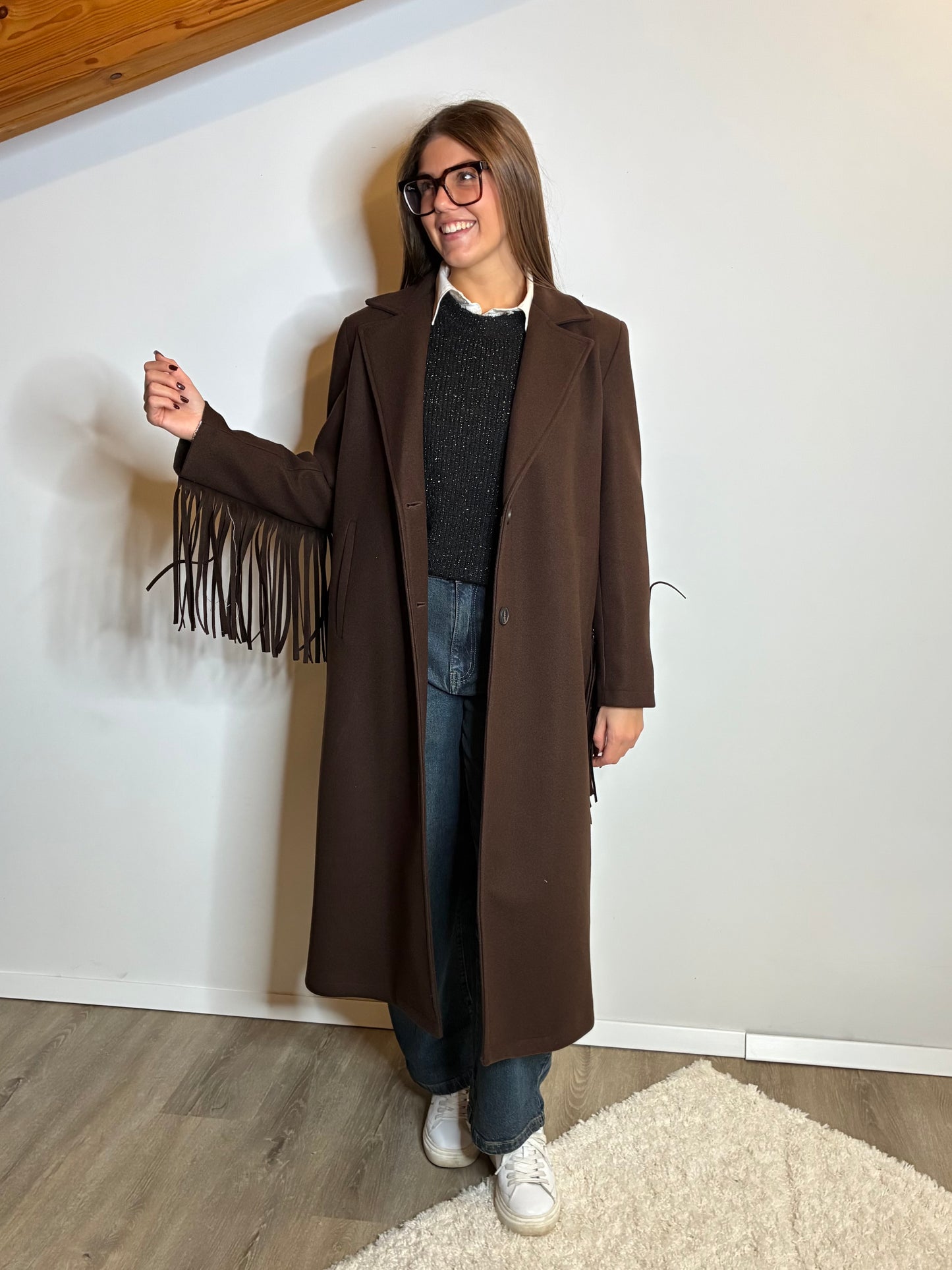 Cappotto lungo marrone con frange