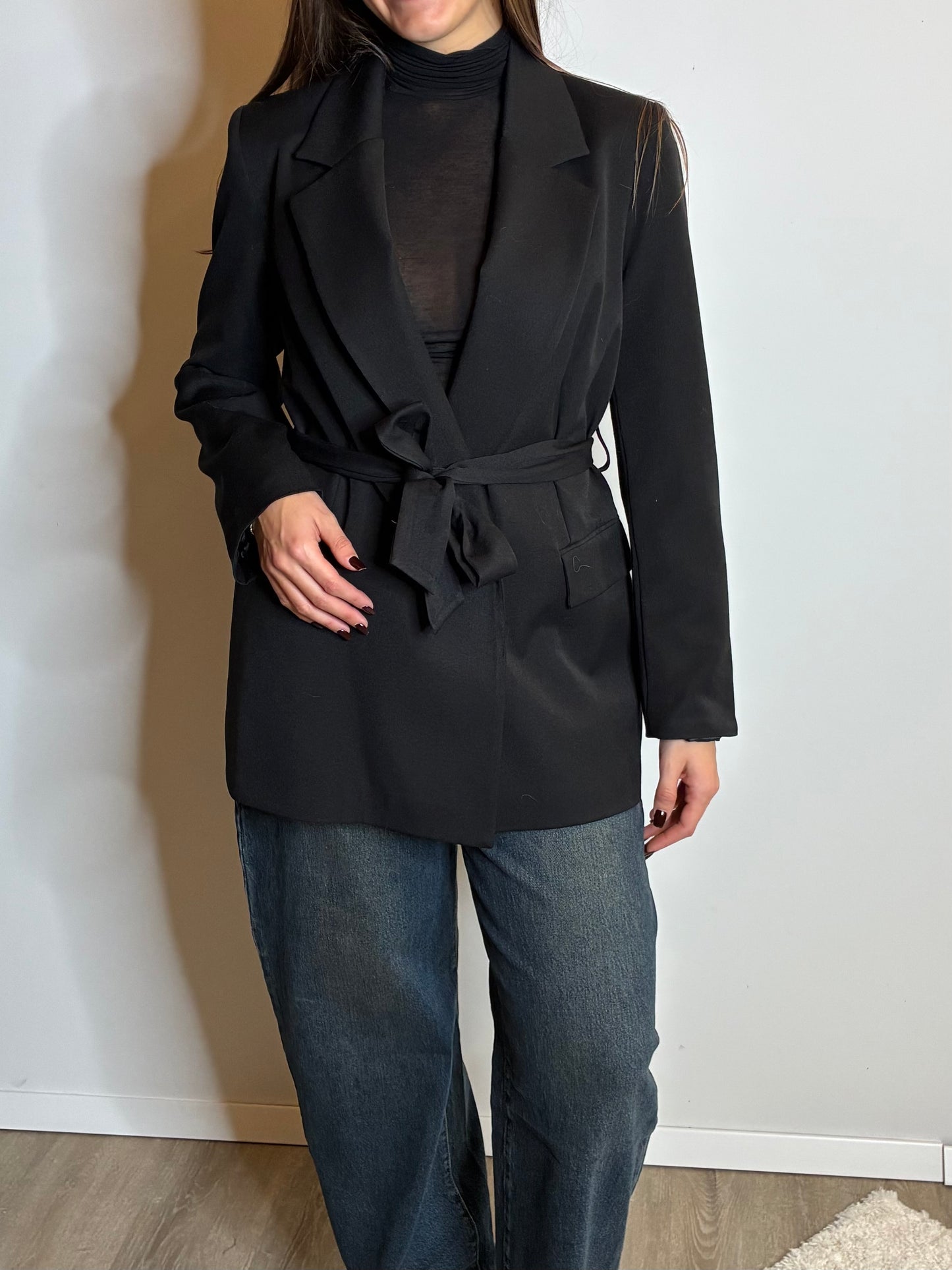 Blazer nero con cintura