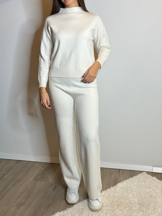 Completo in maglia panna