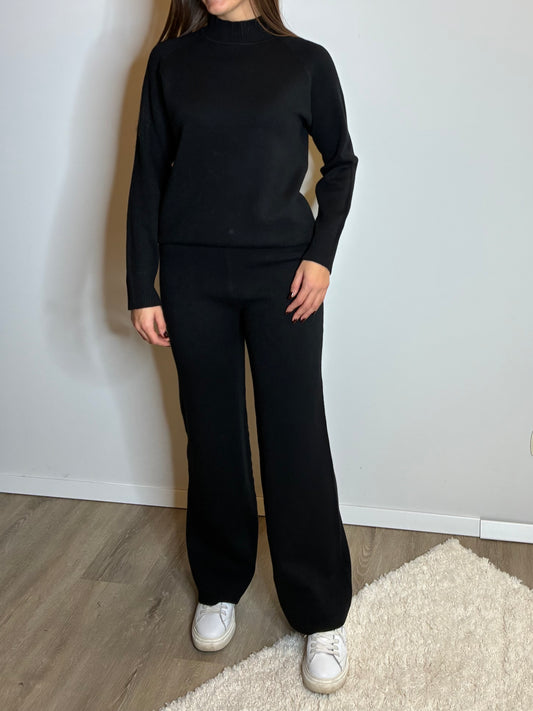 Completo in maglia nero