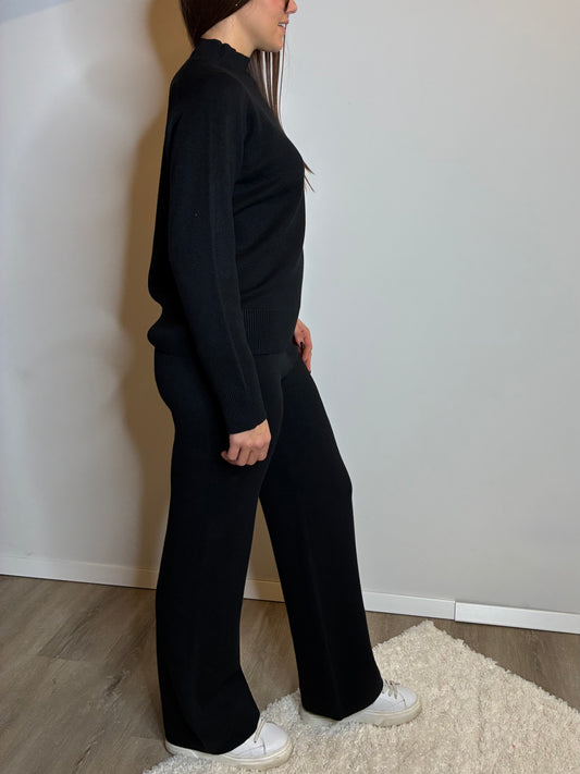 Completo in maglia nero