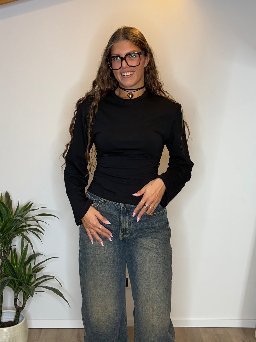 T-shirt MUSTHAVE nera