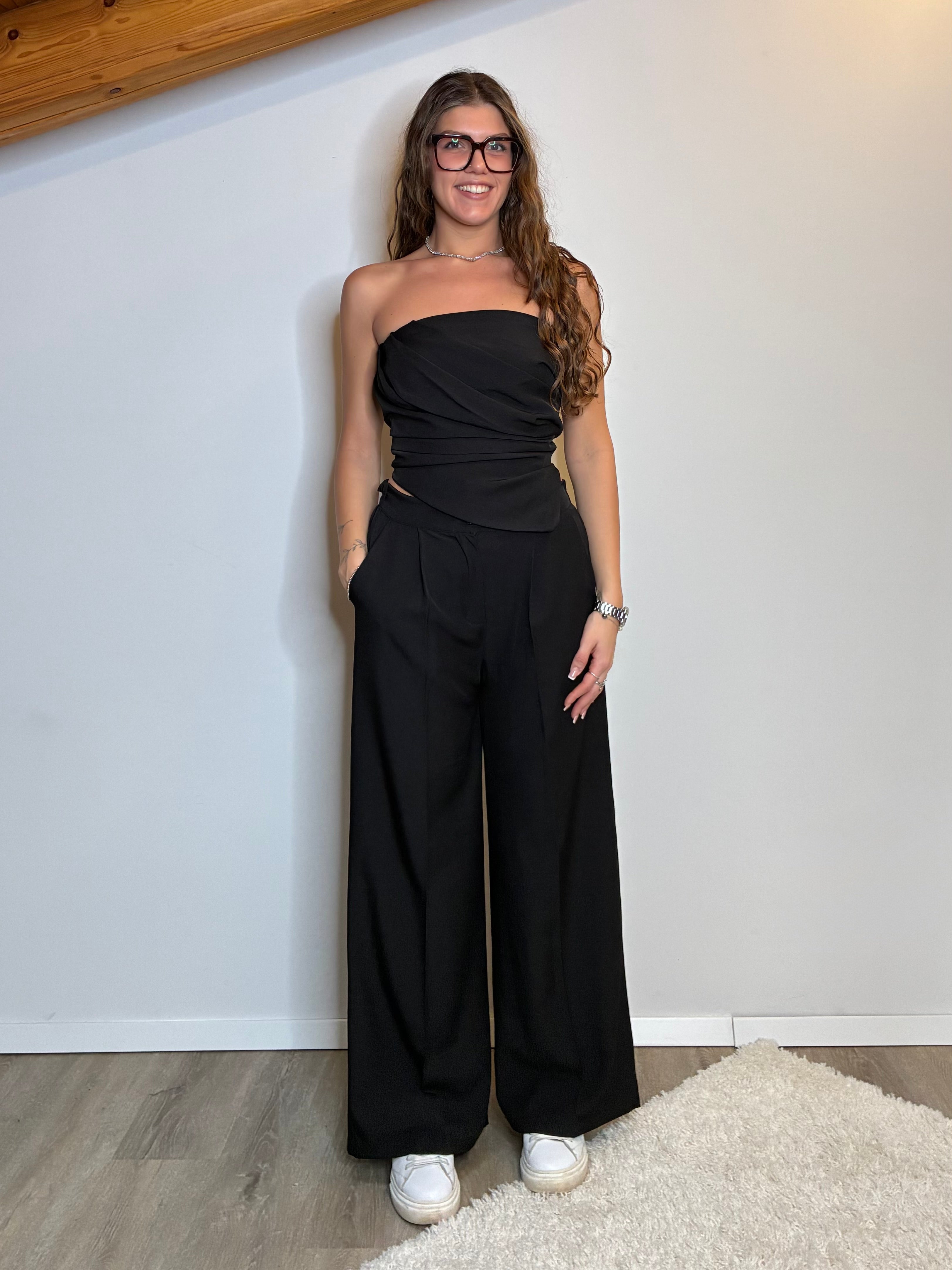 Completo drappeggio nero