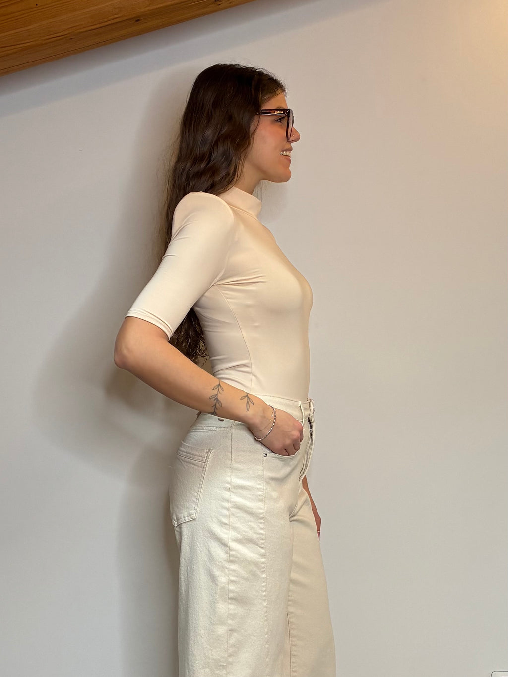 Body con spalline imbottite nude