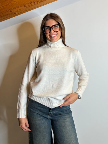 Pullover soft collo alto panna