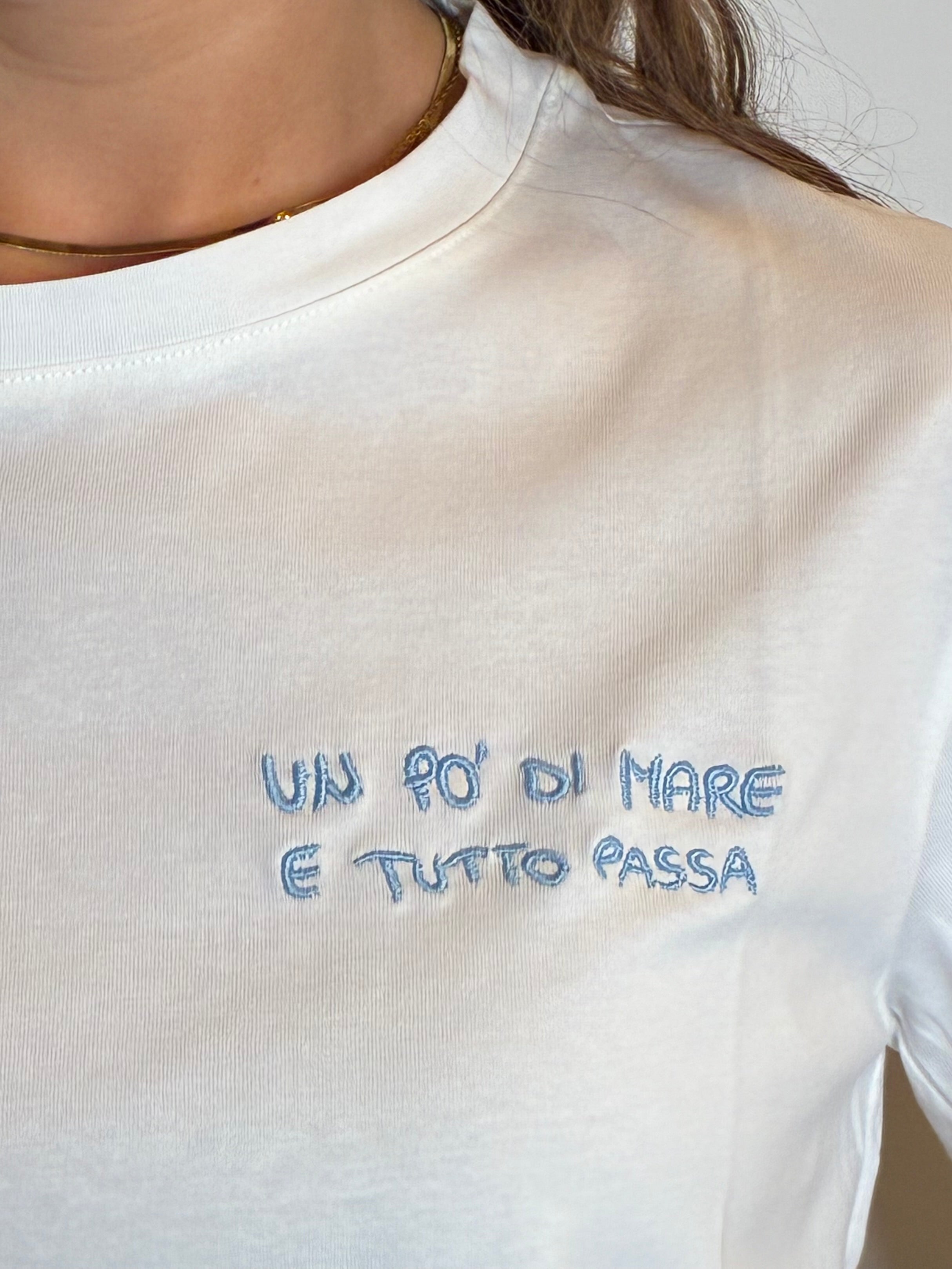T-shirt "un po' di mare e tutto passa" +colori